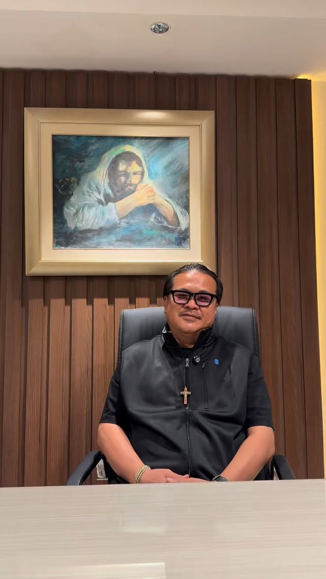 Kenal Lebih Dekat dengan Sie Keamanan Gereja Regina Caeli
Di balik setiap misa dan kegiatan yang berjalan lancar, ada tangan-tangan yang sigap menjaga keamanan dan kenyamanan bersama.
Sie Keamanan hadir bukan hanya untuk mengatur dan membantu, tapi juga menjadi wujud pelayanan yang penuh perhatian bagi umat. Dari memastikan lingkungan tetap tertib, membantu saat dibutuhkan, hingga menjaga agar kita bisa beribadah dengan tenang.
Terima kasih untuk setiap waktu, tenaga, dan hati yang diberikan demi pelayanan di Gereja Regina Caeli. 🤍
#ReginaCaeli #SieKeamanan #PelayananGereja #MelayaniDenganHati #komsosrc
