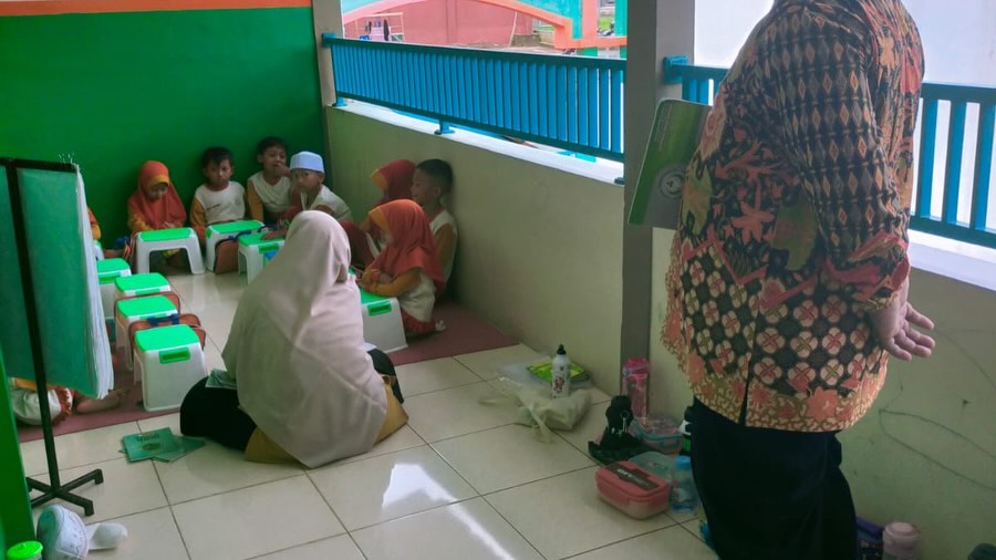 Alhamdulillah telah dilaksanakan Kegiatan Supervisi Pembelajaran Al-Qur’an Metode Ummi di PAUDIT AL-Multazam, Hari Rabu-Kamis tanggal 11-12 Februari 2026. Kegiatan ini bertujuan untuk memastikan standarisasi mutu pengajaran Al-Qur’an agar setiap santri mendapatkan bimbingan yang tepat, tartil dan sesuai dengan kaidah yang berlaku.
Terima Kasih kepada Ummi Foundation (Ustadz. Gozin) atas bimbingan dan evaluasinya. Semoga ikhtiar ini membawa keberkahan bagi para guru dan memudahkan para santri menghafal serta memahami kalamullah.
#meodeummi
#supervisipembelajaran
#mutupendidikan
#alquran
#Tahfidz